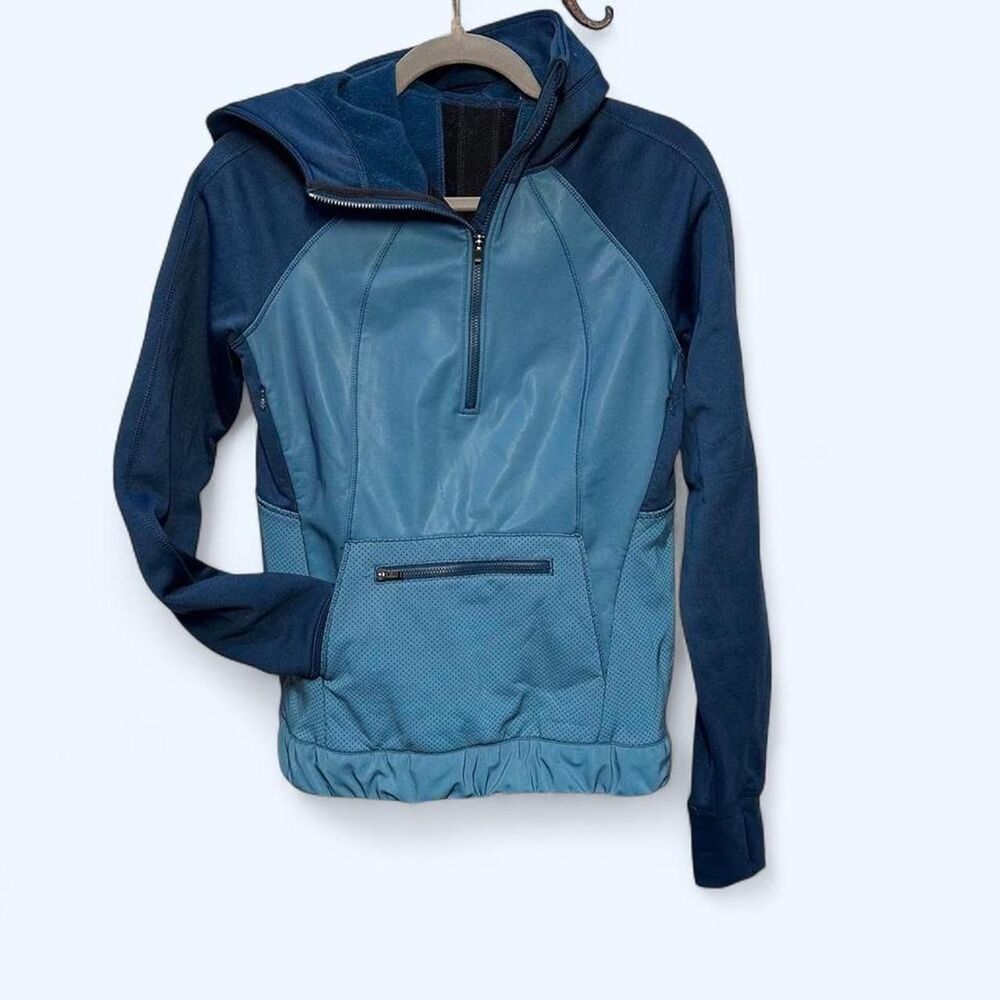 Lululemon Let’s Get Visable Navy & Blue Reflective Running Hoodie Jacket Size 6